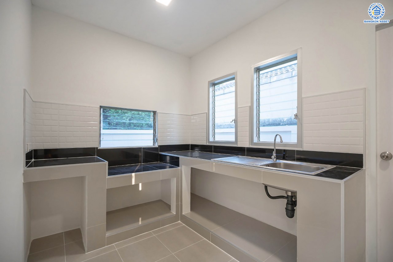 บ้านมือสองตกแต่งใหม่ โครงการ ชัยพฤกษ์ เพชรเกษม81 หลังมุม แบรนด์ Land&Houses พร้อมรองรับทุกความสุข บนเนื้อที่ 63.3 ตร.ว. ฟังก์ชัน 3 ห้องนอน 3 ห้องน้ำ 1 ห้องอเนกประสงค์ 2 ที่จอดรถ ทำเลเดินทางสะดวก เชื่อมต่อถนนเพชรเกษม ถนนมาเจริญ และใกล้ทางด่วน "เพชรเกษม"